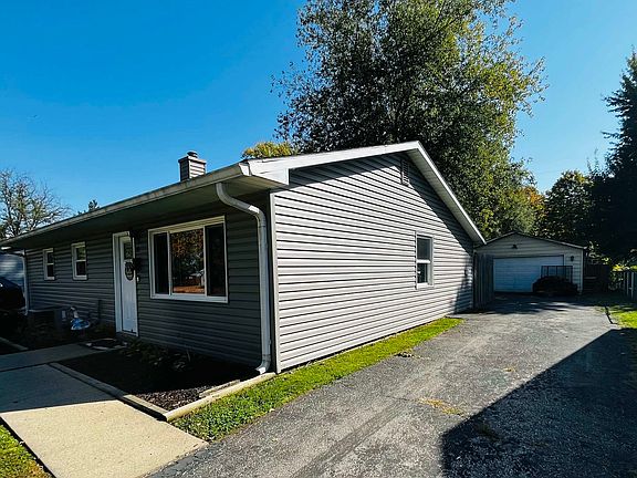 3rd image of 311 W William Dr