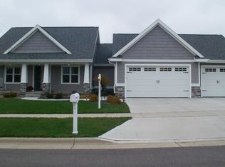 511 N Ridge Dr, Waunakee, WI 53597