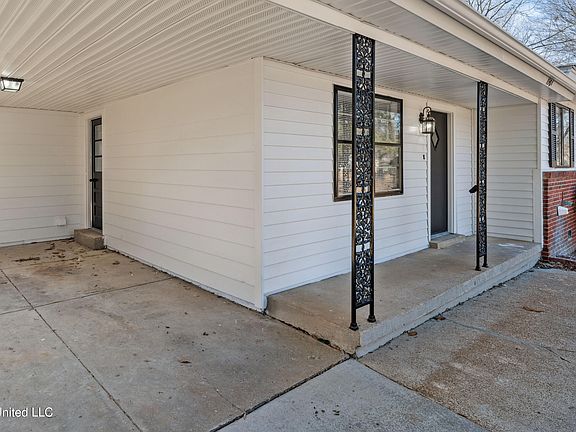 3rd image of 1581 Staunton Dr