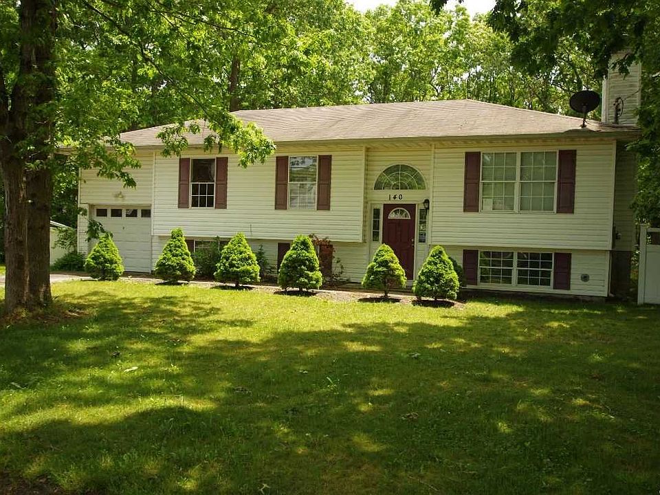 1st image of 140 Shinnecock Ave