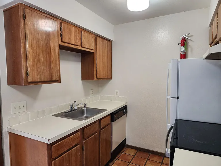 2600 W Zia Rd #F14 — Photo 3