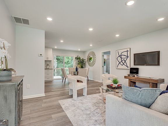 3rd image of 6030 Ridge Dr SE