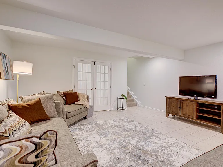 4411 Fillmore St — Photo 10