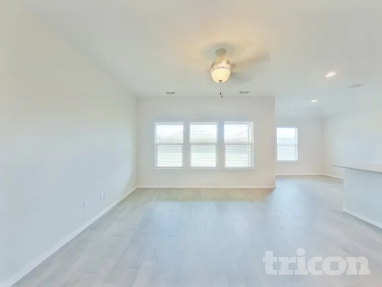 9216 Castorian Dr — Photo 2
