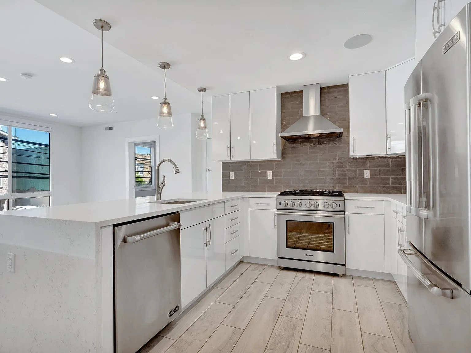 2 bed, 2.0 bath, 1200 sqft, $3,800 — Photo 3