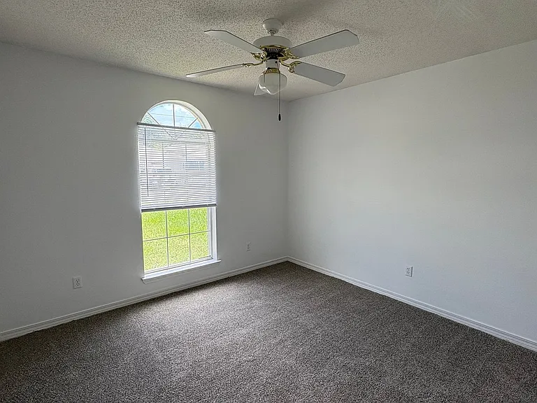 953 Southern Oaks Ct — Photo 15