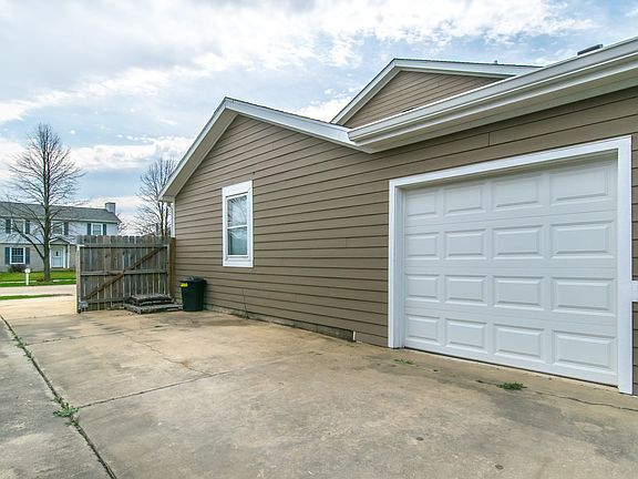 5th image of 2821 Warren Dorris Dr