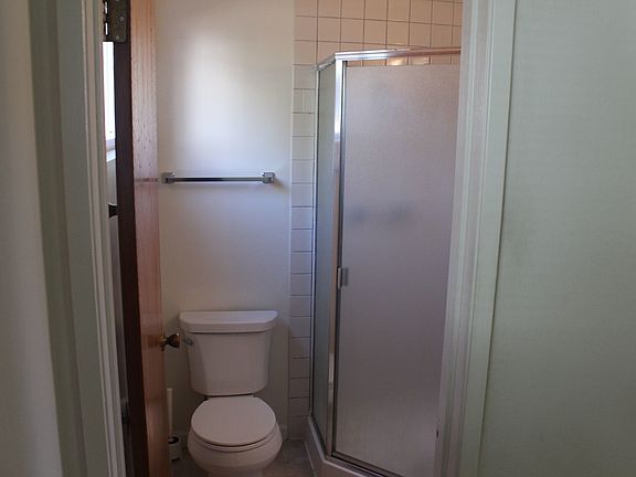 Ensuite bathroom (2 of 2)