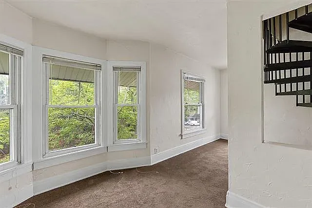 2114 E Webster Pl — Photo 3