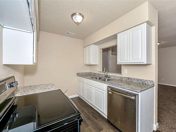 4th image of 6488 La Grange Cir