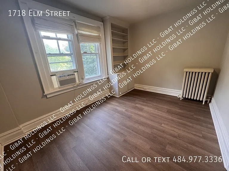 1718 Elm St — Photo 9