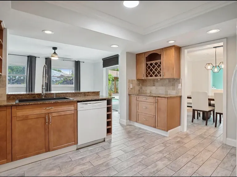 603 SE 7th Ave — Photo 13