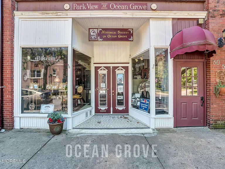 49 Franklin Ave — Photo 66