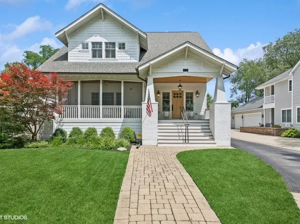 731 S Grove Ave, Barrington, IL 60010