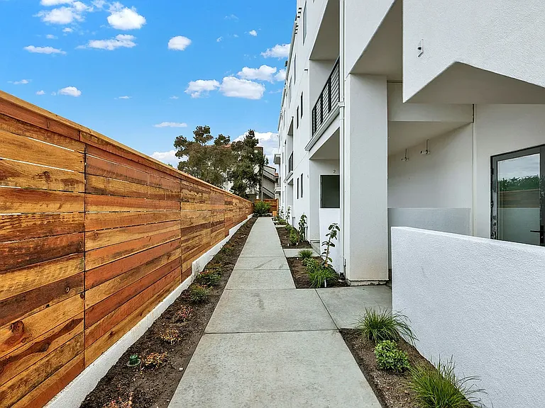 University Row Homes — Photo 3