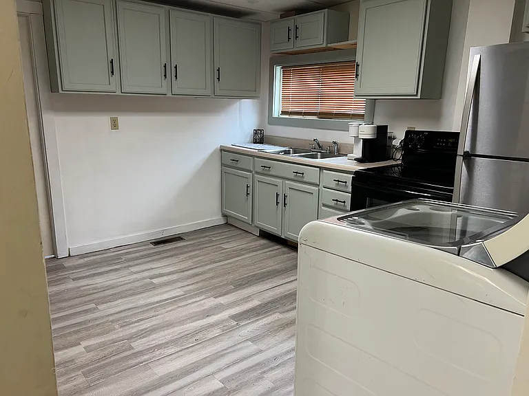 1 E Main St #3 — Photo 3