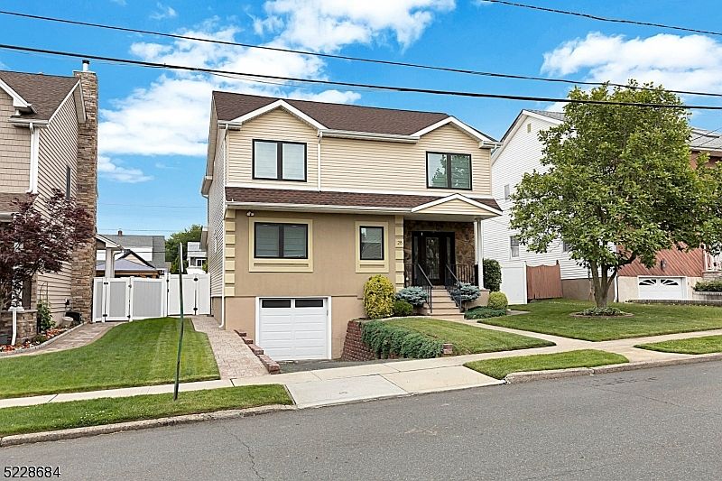 1st image of 28 Allan Dr
