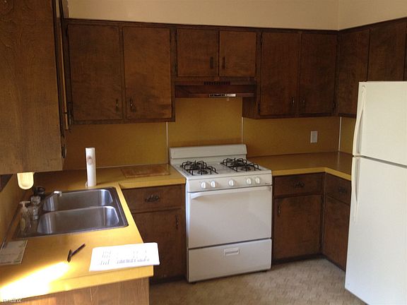 3rd image of 1933 Greenfield Ave SW