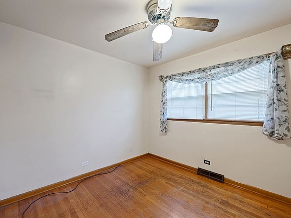 4th image of 13910 S Dearborn St