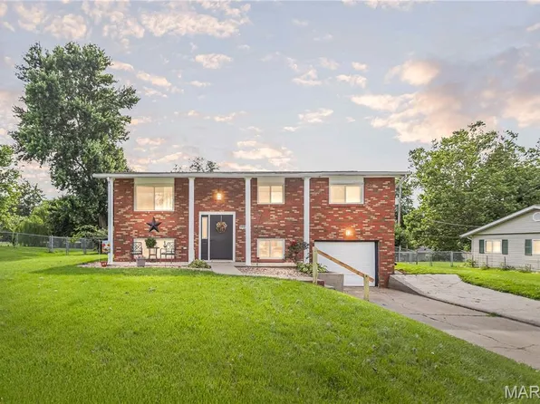 5906 Vollmer Ln, Godfrey, IL 62035