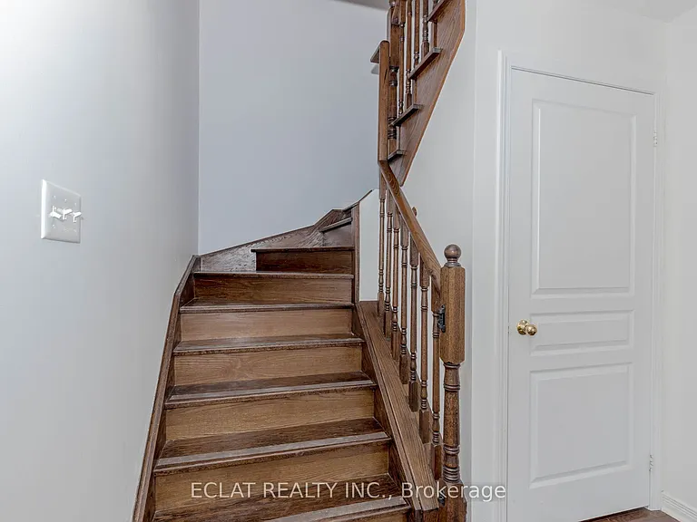 2 Lancaster Ct — Photo 23