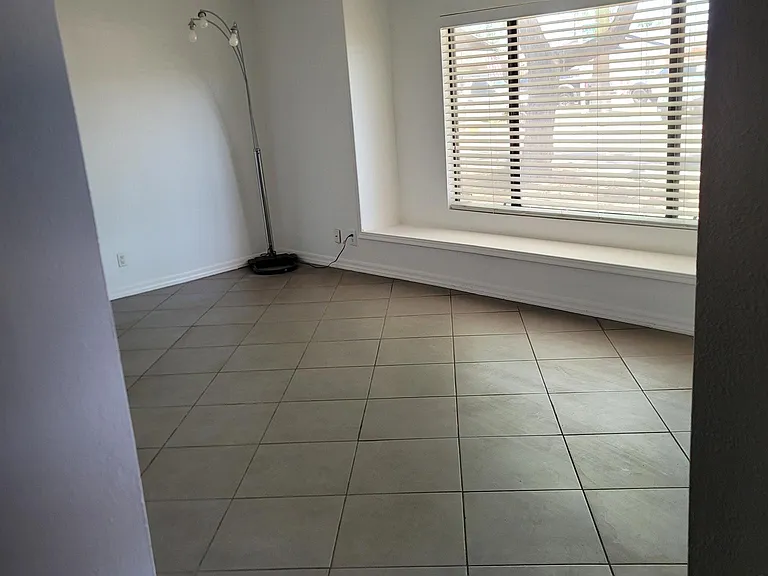 2318 N 84th Pl — Photo 3