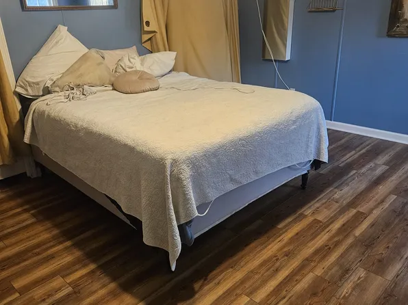 2132 Pleasant Woods Ct, Burlington, NC 27217