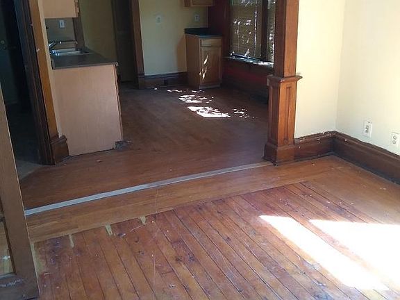 3rd image of 624 W Shiawassee St