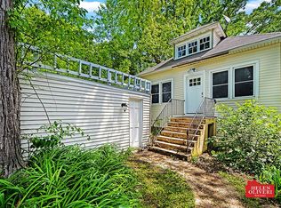 908 Monroe Ave, Wauconda, IL 60084