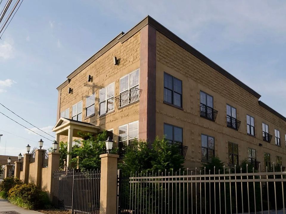 1st image of 912 N Central St #205