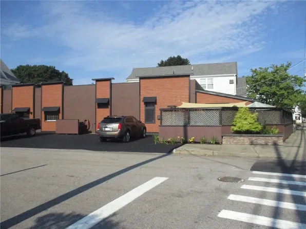 609 Armistice Blvd, Pawtucket, RI 02861