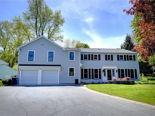 2 Old Forge Ln, Pittsford, NY 14534