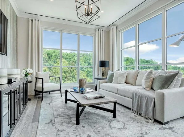 100 Garvies Point #1142, Glen Cove, NY 11542
