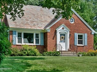 1578 Valencia Rd, Niskayuna, NY 12309