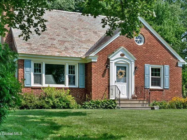 1578 Valencia Road, Niskayuna, NY 12309