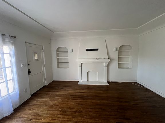 4th image of 2819 W 42nd St #1/4