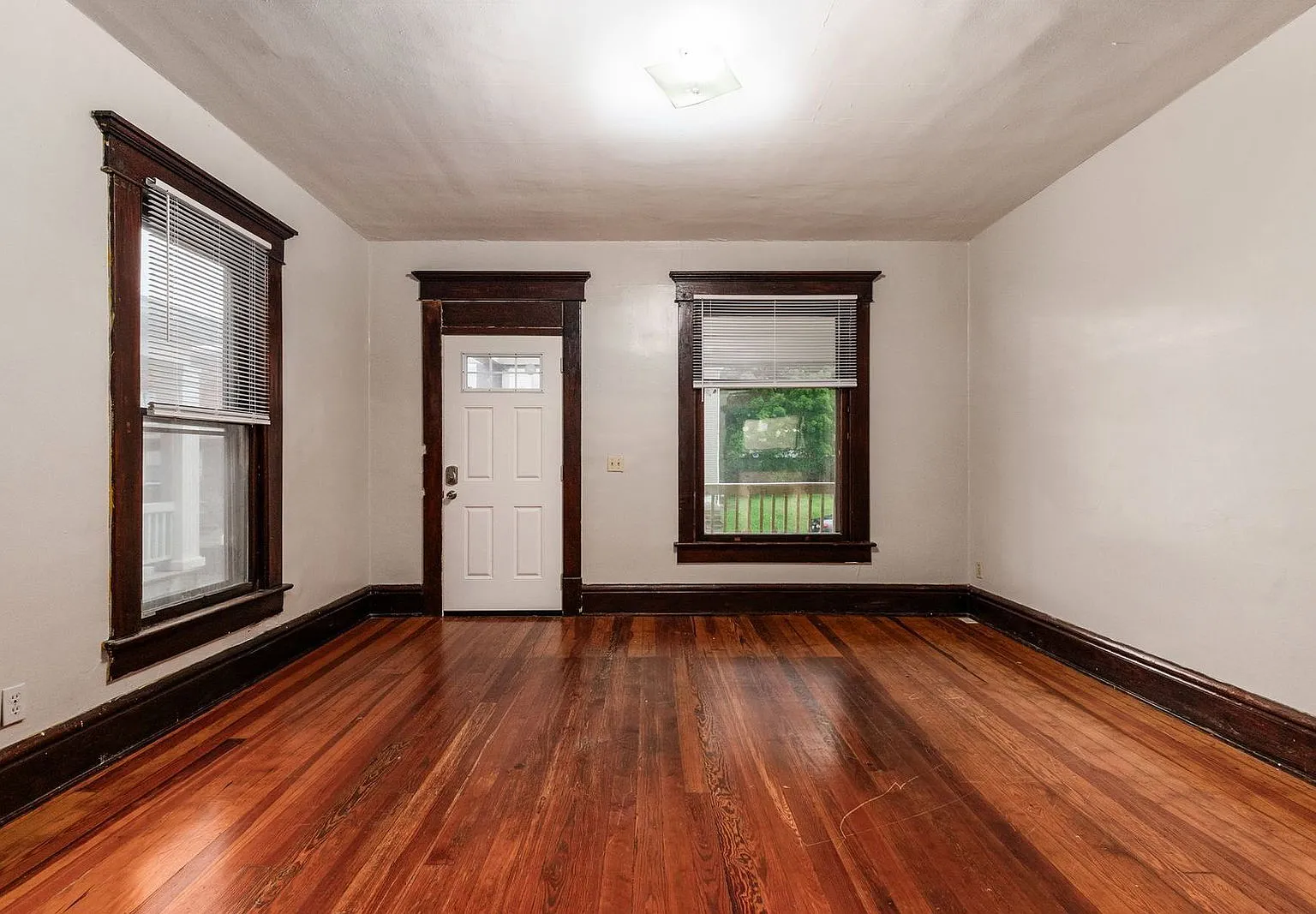 3 bed, 1.0 bath, $1,395 — Photo 4