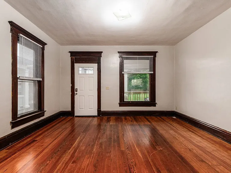 25 E Blake Ave — Photo 4