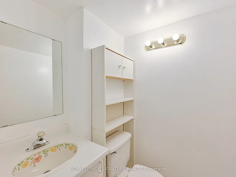 556 Farwell Cres #LOWER — Photo 31