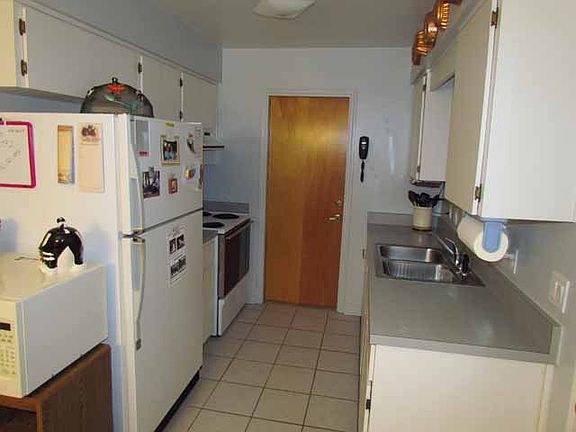 3rd image of 406 N Young Blvd