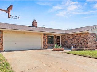 537 Sunset Dr, Watonga, OK 73772