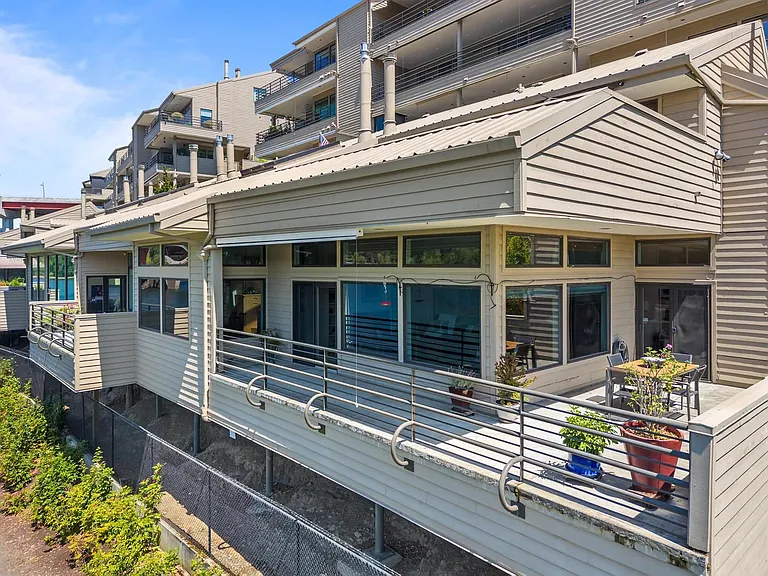 318 SE Spokane St #3 — Photo 45