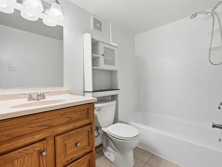 5578 Burnside Dr #5 — Photo 22