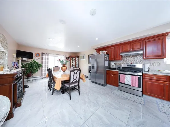 49 Lewiston Street image 18 of 45