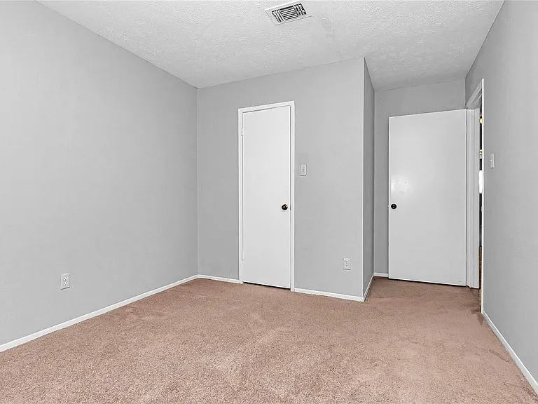 2710 Green Fields Dr — Photo 24
