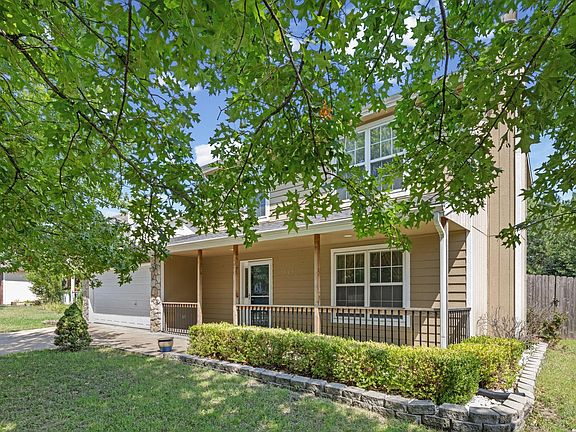 4th image of 604 Stowe Ct