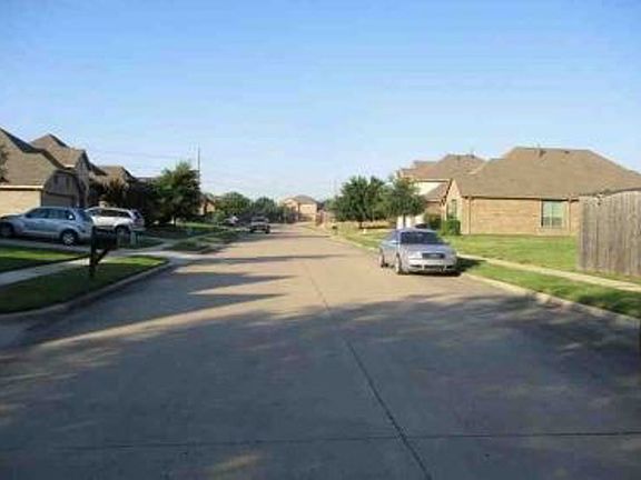 Exterior Neighborhood (street photo)