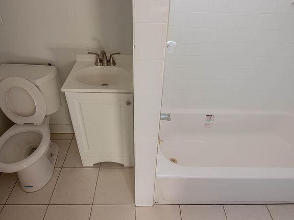 3rd image of 9 Cross St #3