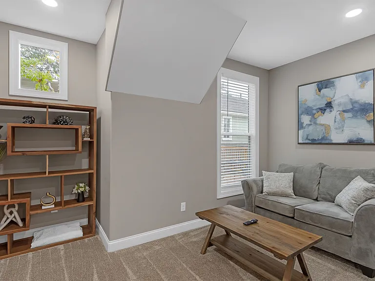 1295 Vinton Ave — Photo 13