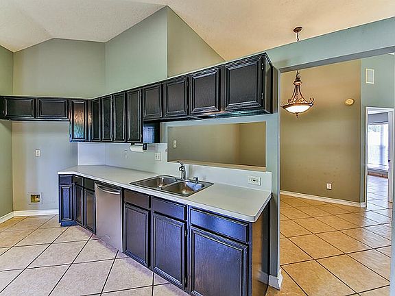 5th image of 2211 Dublin Dr